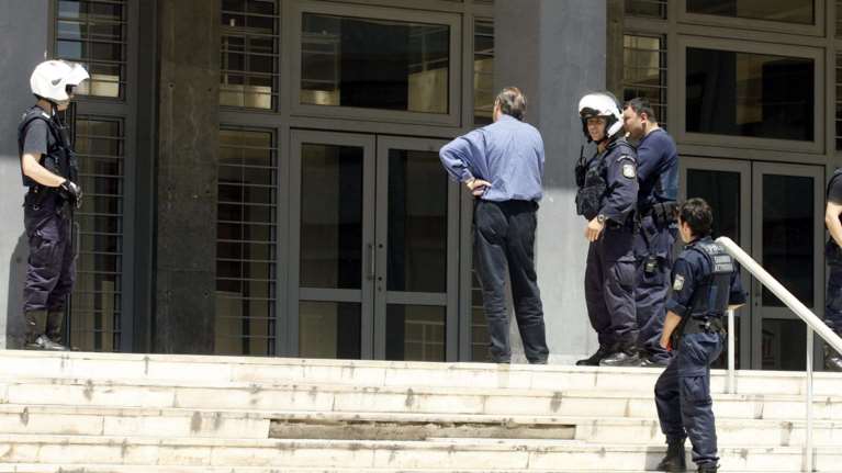 Βιασμός 24χρονης στη Θεσσαλονίκη: Δεν έχουν κληθεί ως ύποπτοι για να καταθέσουν οι Αθηναίοι που εμπλέκονται στην υπόθεση