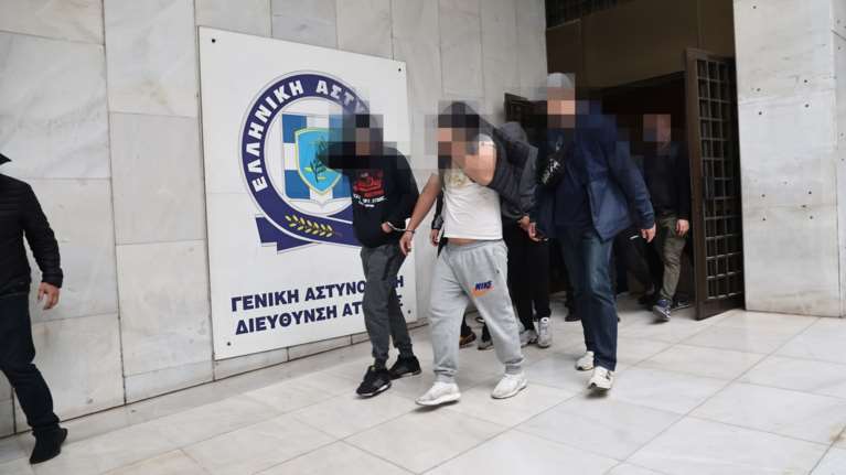 Δολοφονία Λυγγερίδη στου Ρέντη: Στη φυλακή o &quot;Kορυδαλλιώτης&quot; - Βρέθηκαν υπολείμματα φωτοβολίδας στα χέρια του