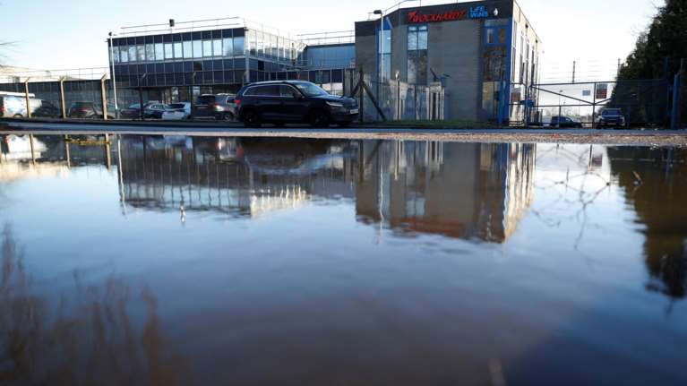 Alert: Εκκενώθηκε εργοστάσιο παρασκευής εμβολίων της AstraZeneca στην Ουαλία λόγω ύποπτου δέματος