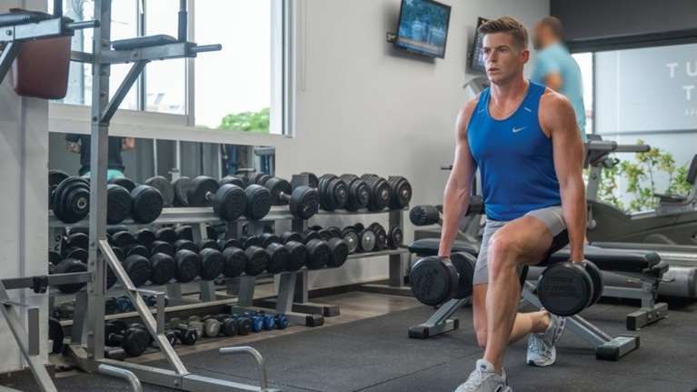 Τάιλερ Μακμπέθ: 21.000 ευρώ το μήνα το ενοίκιο για το γυμναστήριό του στο Σύνταγμα - Από 200 ευρώ η συνδρομή [βίντεο]