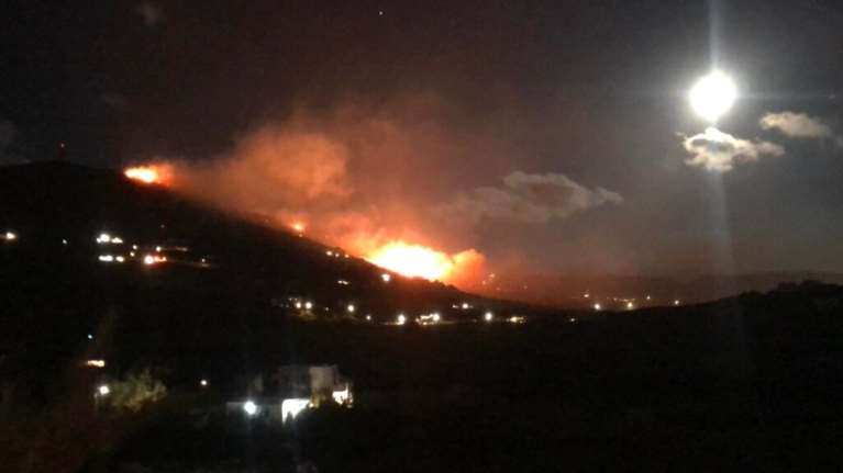 Υπό μερικό έλεγχο η πυρκαγιά στην Τήνο - Χωρίς ενεργό μέτωπο - Ερευνες για εμπρησμό