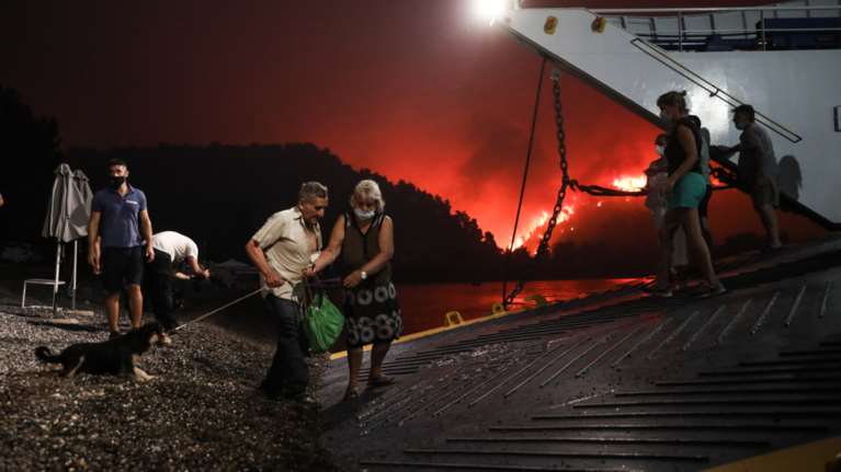 Δραματικές ώρες στην Εύβοια: Συγκλονίζουν οι εικόνες - Απεγκλωβίστηκαν 1.130 πολίτες
