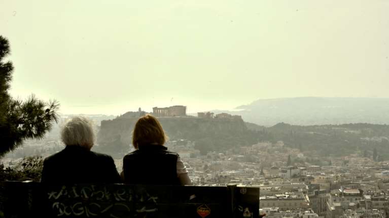 Ο καιρός σήμερα: Αποπνικτική ατμόσφαιρα λόγω αφρικανικής σκόνης και λασποβροχές - Άνοδος της θερμοκρασίας