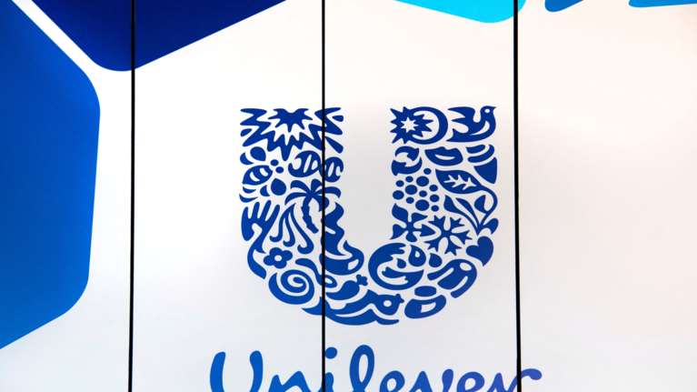 Ο βρετανικός κολοσσός Unilever θα απολύσει 3.200 εργαζόμενους στην Ευρώπη μέχρι το τέλος του 2025