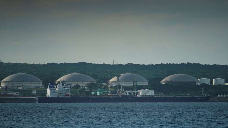 Οι ανακατατάξεις που φέρνει το ρωσικό εμπάργκο - Συμφόρηση στα Δαρδανέλια