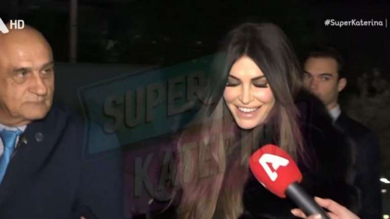 Κίμπερλι Γκίλφοϊλ: Με τον γιο της για δείπνο στο Μουσείο της Ακρόπολης - "Υπέροχο το ελληνικό φαγητό"