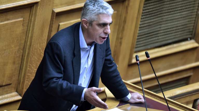 Επίθεση στον Γιώργο Τσίπρα για τους μετανάστες στα Μέγαρα: &quot;Προδότη, δεν ντρέπεσαι λίγο&quot; [βίντεο]