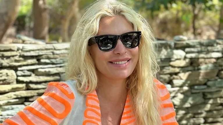 Ελένη Μενεγάκη: Το styling combo με ένα τζιν παντελόνι που θέλουμε να αντιγράψουμε τον Σεπτέμβριο