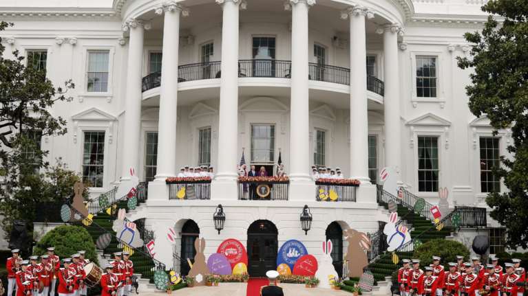 Ενθουσιασμένοι ο Τζο και η Τζιλ Μπάιντεν στην  Πασχαλινή Αυγοδρομία στον Λευκό Οίκο [Εικόνες]