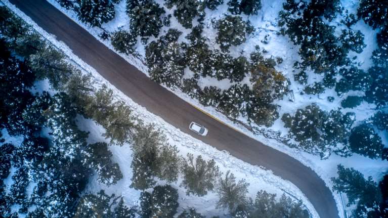 Κακοκαιρία &quot;Διομήδης&quot;: Διακόπηκε η κυκλοφορία σε τμήμα της λεωφόρου Πάρνηθος λόγω παγετού