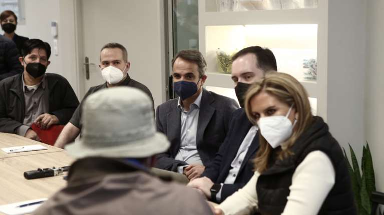 ΟΚΑΝΑ: Επίσκεψη Μητσοτάκη στον πρώτο Χώρο Εποπτευόμενης Χρήσης - Συζήτησε με πρώην και νυν τοξικοεξαρτημένους