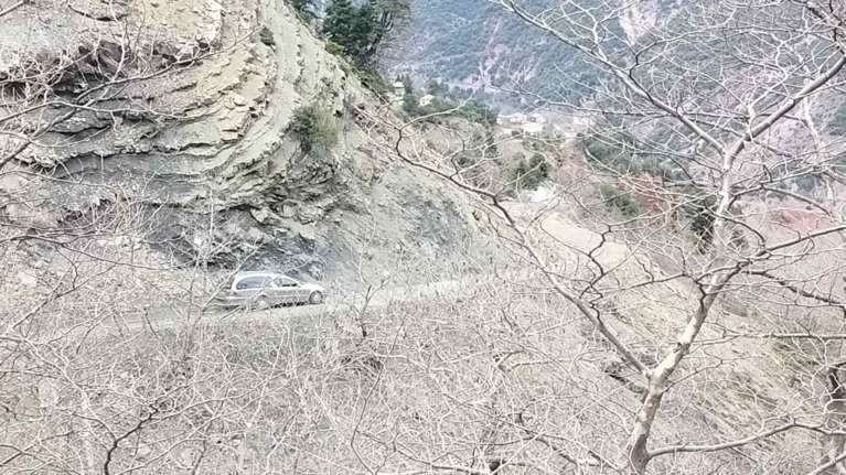 Άγραφα: Νεκροφόρα πήρε λάθος δρόμο λόγω GPS και κόλλησε στις λάσπες - Περίμενε η οικογένεια για την κηδεία