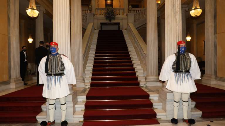 Αποκατάσταση της Δημοκρατίας: Γιατροί, νοσηλευτές, θύματα της τρομοκρατίας και του φασισμού απόψε στο Προεδρικό