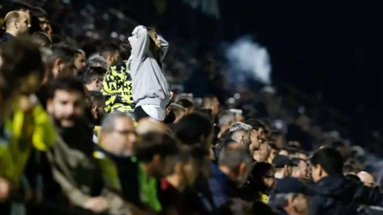 Στα αποδυτήρια του Άρη οι οπαδοι: &quot;Συνέλθετε!&quot;