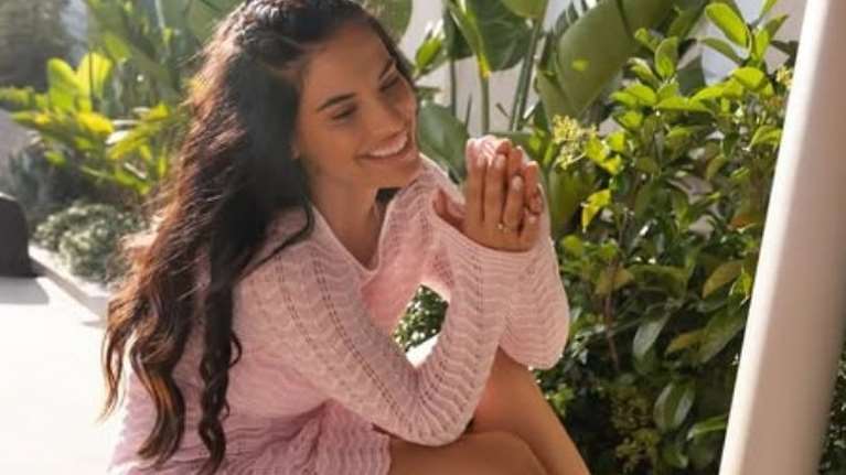 Χριστίνα Μπόμπα: Ανοίγει τις ντουλάπες της Αριάνας και της Φιλίππας - Τα ρούχα, τα παπούτσια και τα χαριτωμένα αξεσουάρ