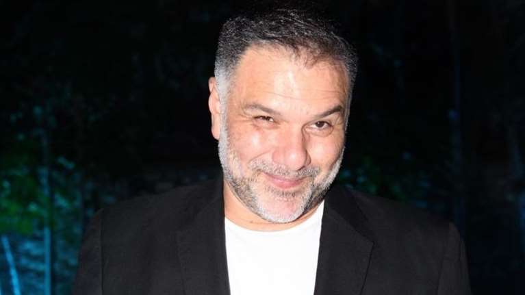 Ο Γρηγόρης Αρναούτογλου αγκαλιά με τον Αναστάση του σε ένα σπάνιο κλικ