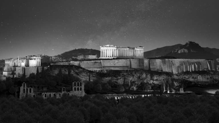 Αλλάζει ο φωτισμός της Ακρόπολης - Μέχρι τον Αύγουστο και ο ανελκυστήρτας, λέει η Λίνα Μενδώνη