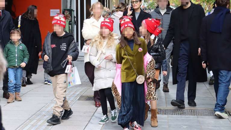 Βίκυ Καγιά: Χριστουγεννιάτικη βόλτα μαζί με τα παιδιά της στο κέντρο της Αθήνας - Εικόνες