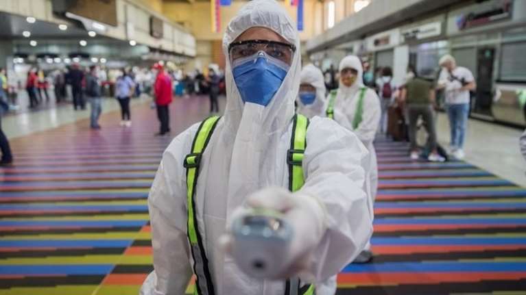 Γερμανός λοιμωξιολόγος για χαλάρωση μέτρων: Κίνδυνος να χαθεί ο έλεγχος