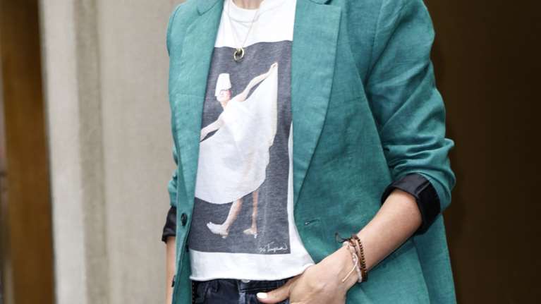 Οι πιο κομψοί τρόποι για να φορέσεις το τζιν παντελόνι αυτή την περίοδο