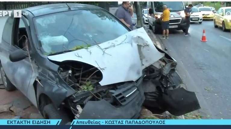 Τροχαίο στην Πειραιώς, στο ύψος της Ιεράς Οδού, μετά από αστυνομική καταδίωξη