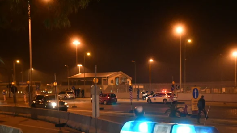 Πυροβολισμοί και μαχαιρώματα στην Πάτρα: Δύο τραυματίες - Ανθρωποκυνηγητό της ΕΛΑΣ για τους δράστες [Βίντεο]