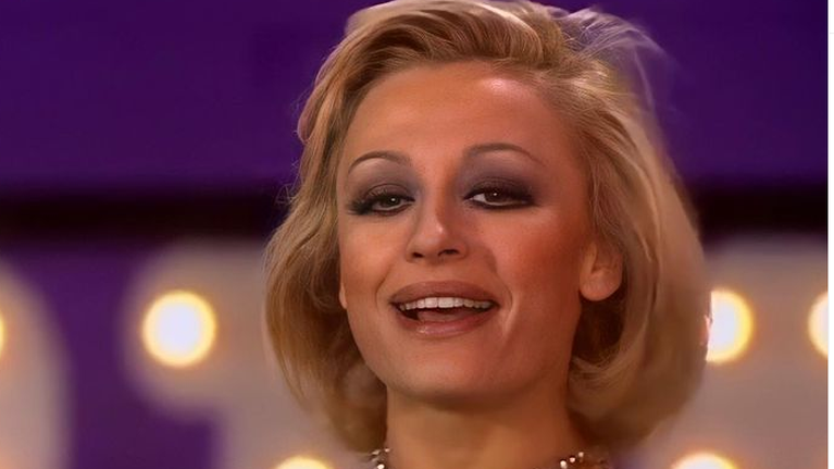 Ραφαέλα Καρά: Αυτό είναι το τραγούδι που την εκτόξευσε και έγινε η αφορμή να την αγαπήσει η Ελλάδα [Βίντεο]