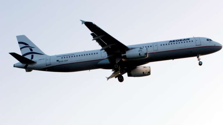 Αερογέφυρες στον τουρισμό για να παρακάμψει την καραντίνα εξετάζει η Βρετανία - Ακόμη και για την Ελλάδα