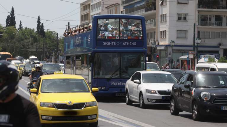 Οδηγός ταξί ξυλοκόπησε τουρίστες:  Διαμαρτυρήθηκαν για τα 100 ευρώ που τούς ζήτησε να πληρώσουν