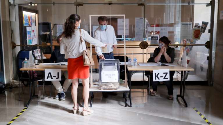 Γαλλία: Β&#39; γύρος δημοτικών εκλογών - Χαμηλές πτήσεις για το κόμμα του Μακρόν