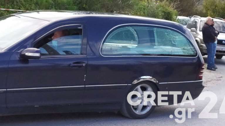 Θρήνος στην Κρήτη: Έφτασε στη Λιγόρτυνο η σορός του μικρού Ζαχαρία - Ράγισαν καρδιές όταν πέρασε το λευκό φέρετρο