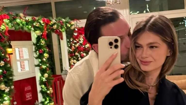 17 χρόνια πριν: Όταν η 11χρονη Αμαλία Κωστοπούλου πόζαρε με ροζ φόρεμα και εσάρπα στα βαφτίσια της Βαλέριας Λάτσιου