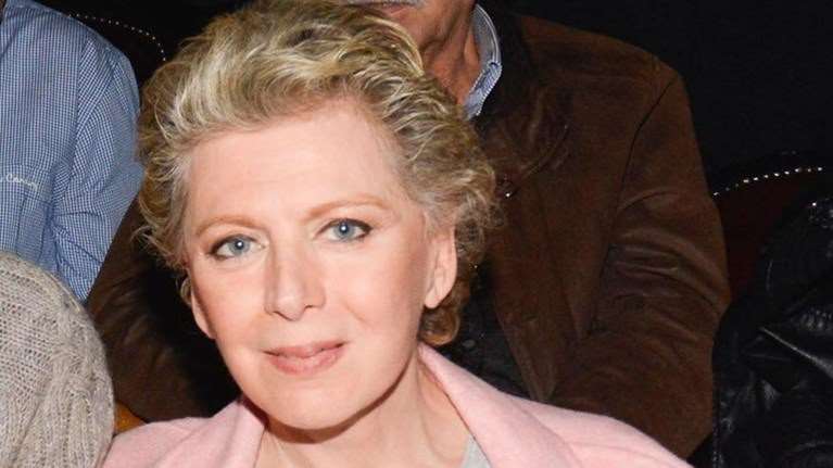 Ξέσπασε η Έλενα Ακρίτα για χυδαία ανάρτηση κατά νεκρού προσφυγόπουλου: Χέστης, νταβατζής και προδότης