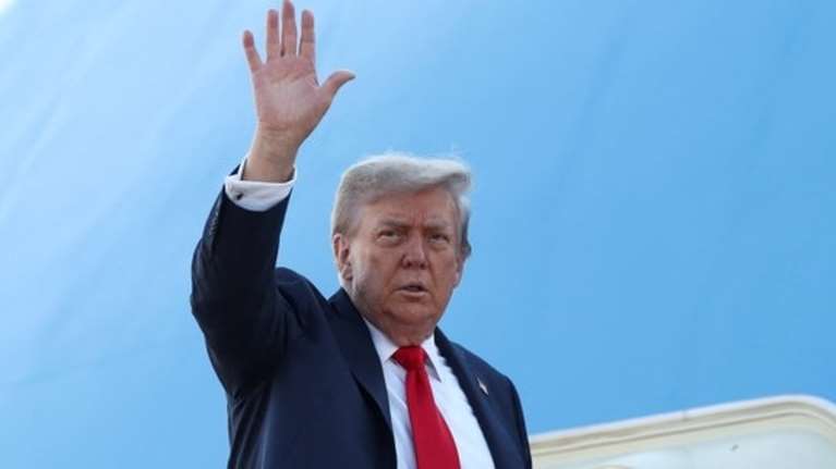 Ο Τραμπ λέει ότι η επίτευξη συμφωνίας "εξαρτάται" πλέον από τον Ζελένσκι