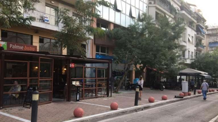 Οικογένεια Κουτρουλιά: Στο σφυρί το κατάστημα Palmie bistro στην Πλατεία Βικτωρίας
