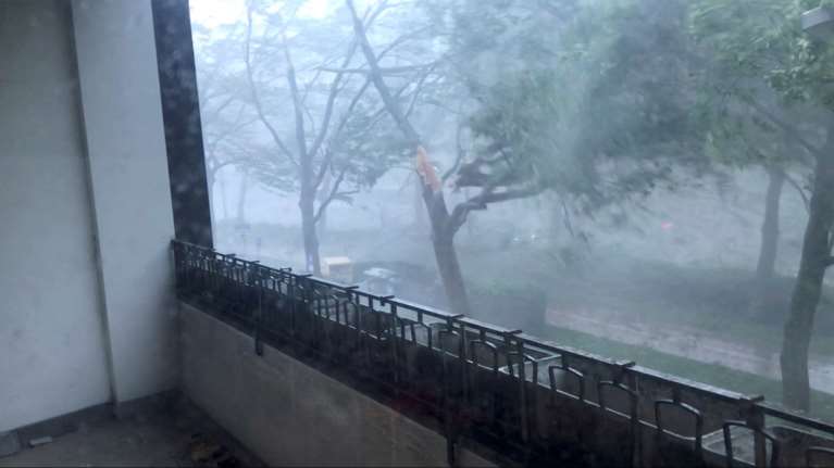 Γερμανία: Ανεμοστρόβιλος σάρωσε αρκετές πόλεις - Ένας νεκρός και δεκάδες τραυματίες [Βίντεο]