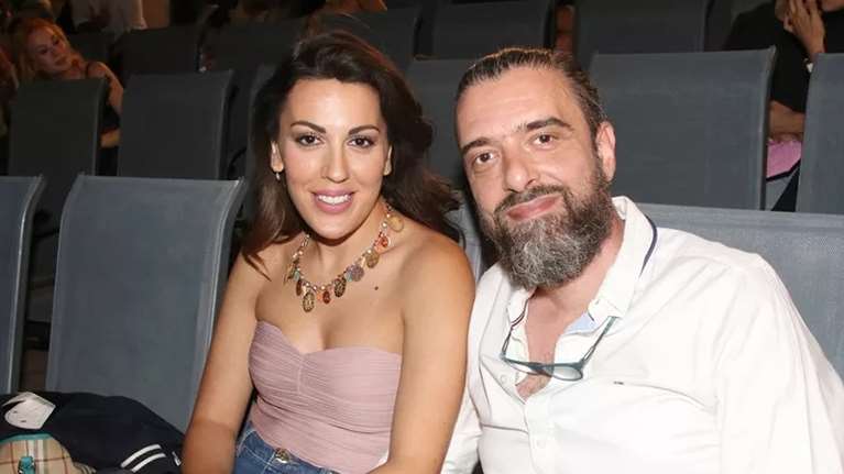 Ο Σωτήρης Τσαφούλιας και η Άννα Μενενάκου σε μία σπάνια φωτογραφία από τις πασχαλινές τους διακοπές