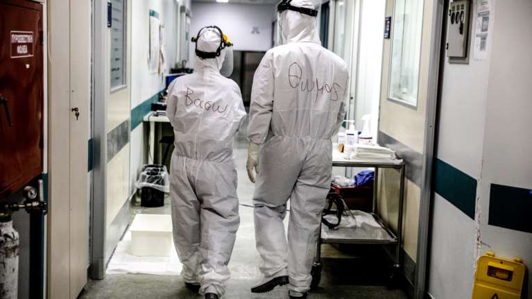 Κορονοϊός: 128 θάνατοι στην Ελλάδα - Κατέληξε 59χρονη στο ΑΧΕΠΑ