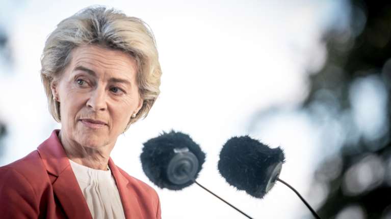 Ηλεκτρική ενέργεια: Πλήρης μεταρρύθμιση της ευρωπαϊκής αγοράς στις αρχές του 2023, λέει η Φον ντερ Λάιεν