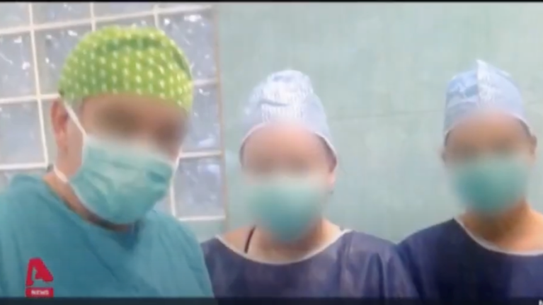 Νέες αποκαλύψεις για τον ψευτογιατρό: Με μάσκα και νυστέρι ποζάρει στο χειρουργείο [εικόνες - βίντεο]