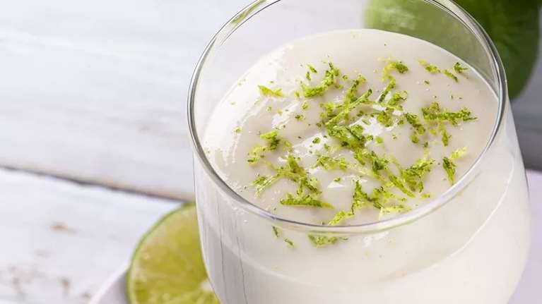 Δροσιστικό επιδόρπιο για την Τσικνοπέμπτη: Lemon posset με 3 υλικά