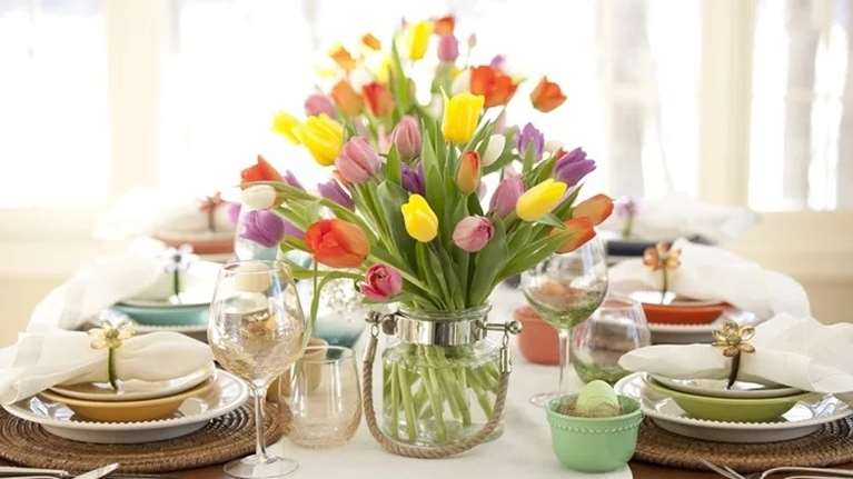 Αυτά τα βάζα από την IKEA θα δώσουν το χρώμα που ψάχνεις στο πασχαλινό σου τραπέζι