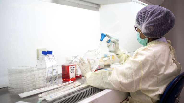 Κορονοϊός: Υπάρχουν 124 υπό ανάπτυξη εμβόλια - Η Merck δεν βλέπει ασφαλές εμβόλιο σύντομα