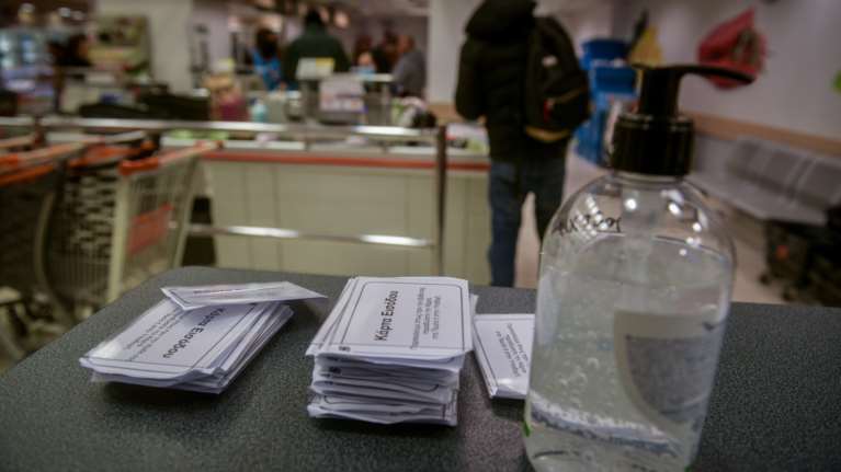 Κορονοϊός: Βαρύ πρόστιμο 50.000 ευρώ σε εταιρεία αντισηπτικών για αισχοκέρδεια