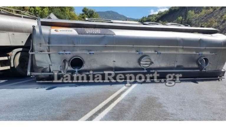 Aνατροπή βυτιοφόρου με υγραέριο: Κλείνει η Εθνική Οδός Αθηνών – Λαμίας και στα δύο ρεύματα