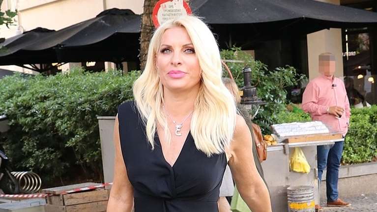 Ίδια η κόρη της Βαλέρια: Η Ελένη Μενεγάκη στο πρώτο της εξώφυλλο