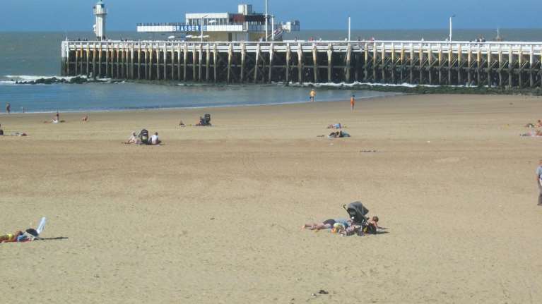 Βέλγιο: Μπάνιο με κράτηση φέτος στην παραλία της Οστάνδης για αποφυγή συνωστισμού και ταλαιπωρίας