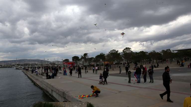 Αρναούτογλου: Συννεφιά και μπόρες την Παρασκευή  - Πότε ανεβαίνει η θερμοκρασία