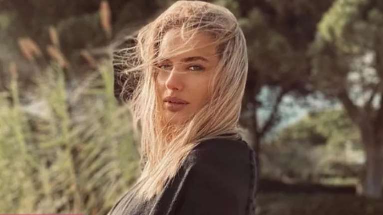 Ντόρα Μακρυγιάννη: Υιοθέτησε το honey blond που γράφει (τέλεια) στον φακό