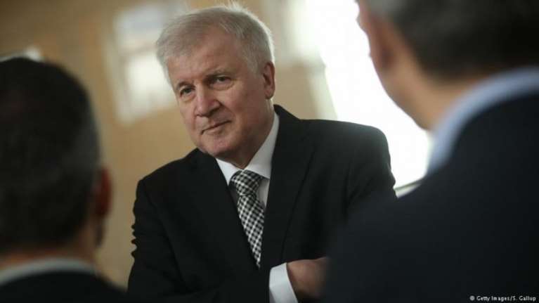 Με κορονοϊό ο γερμανός  ΥΠΕΣ Χορστ Ζέεχοφερ αν και είχε εμβολιαστεί